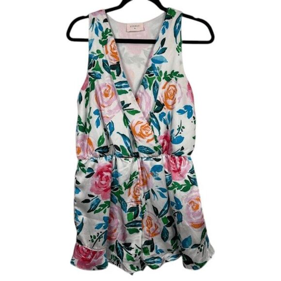 Everly Sleeveless Rose Floral Romper Ruffle Shorts White Wrap Front Size Large - Picture 1 of 10
